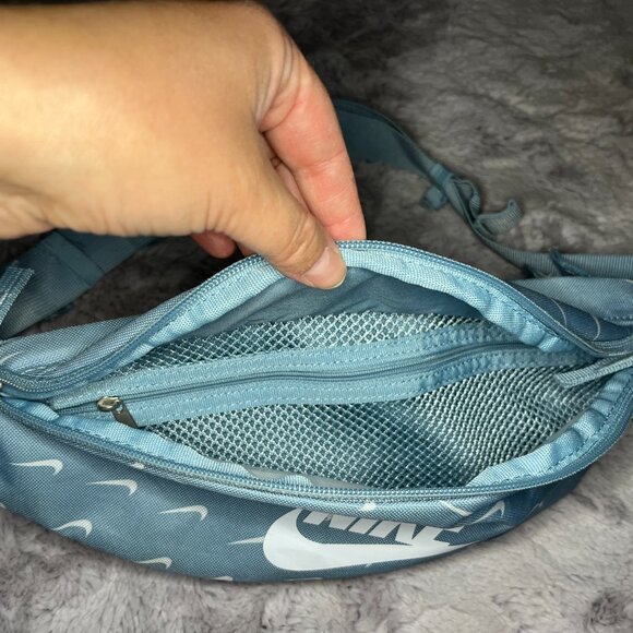 Nike Fanny Pack Belt Bag - Picture 2 of 5